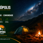 Barraca de camping com fogueira acesa sob céu estrelado em terreno privativo aos pés do Observatório Pico dos Dias, Bom Sucesso, Brazópolis MG